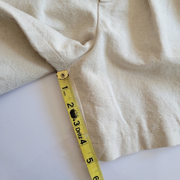 New Blank NYC Shelly Cream Belted Shorts. - Picture 4 of 8